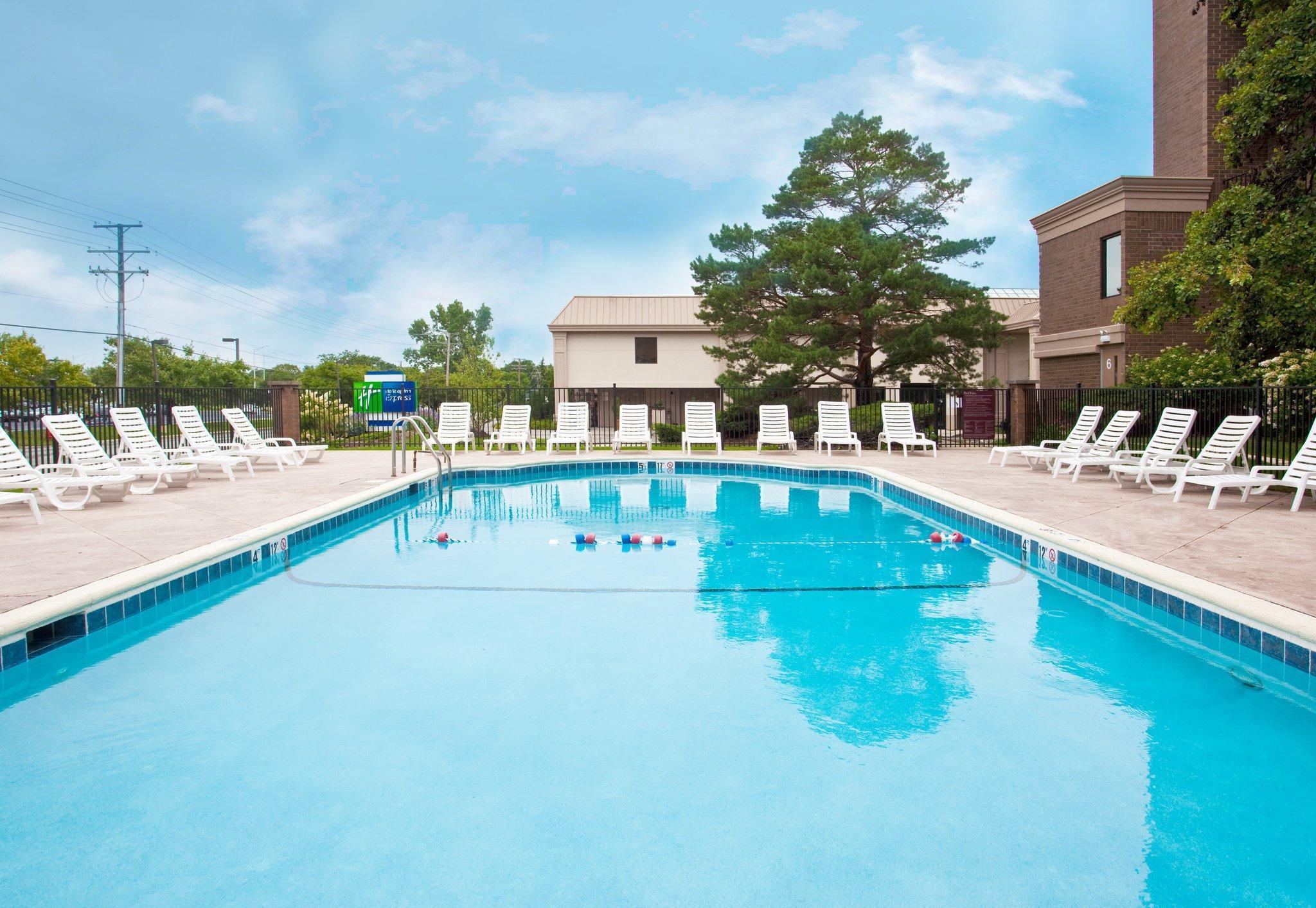 Holiday Inn Express Schaumburg-Rolling Meadows By Ihg Съоръжения снимка