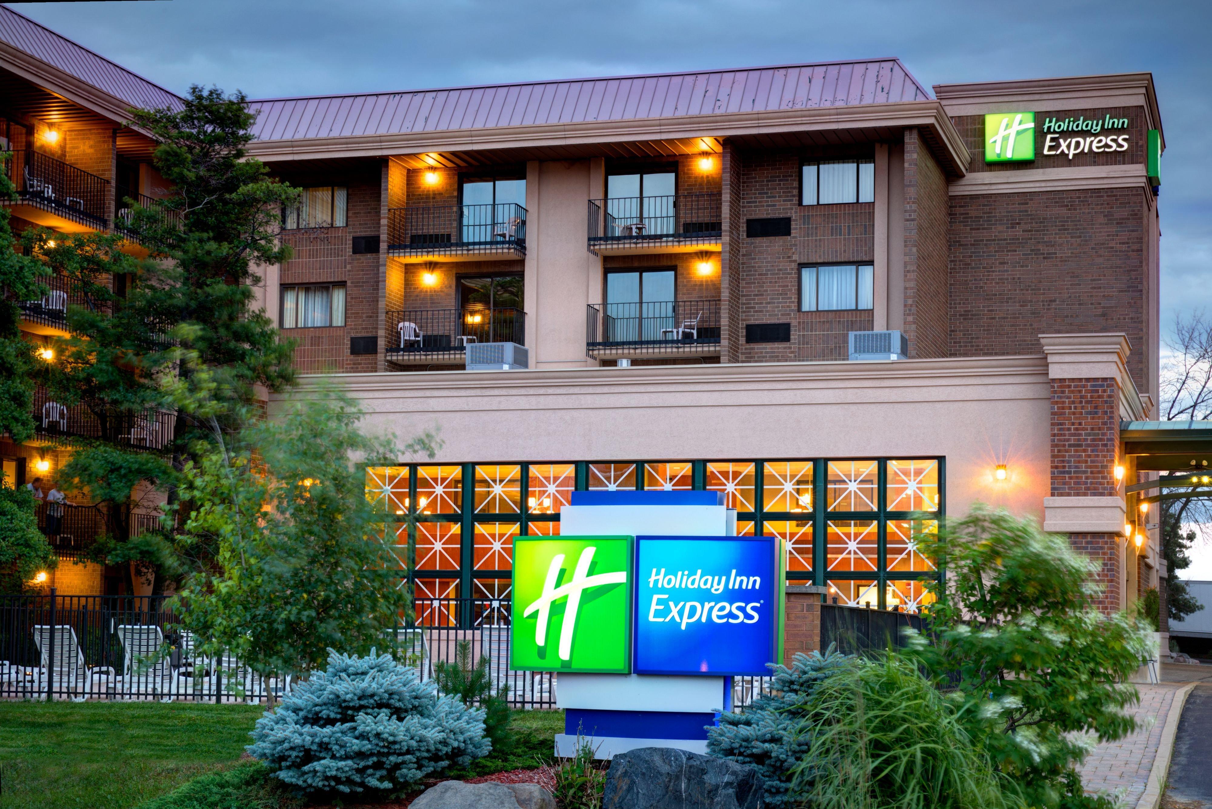 Holiday Inn Express Schaumburg-Rolling Meadows By Ihg Екстериор снимка